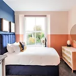 Clifton House I Free Private Parking Apartment