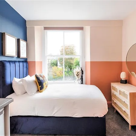 Clifton House I Free Private Parking شقة