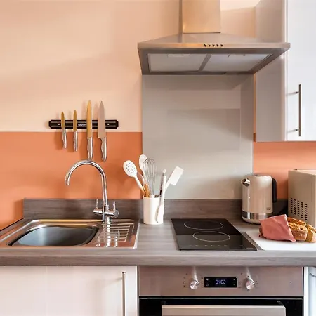 Clifton House I Free Private Parking *