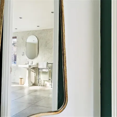 Clifton House I Free Private Parking *