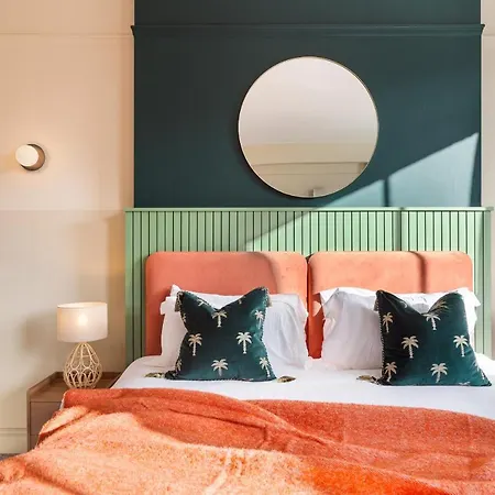 Clifton House I Free Private Parking * Bristol