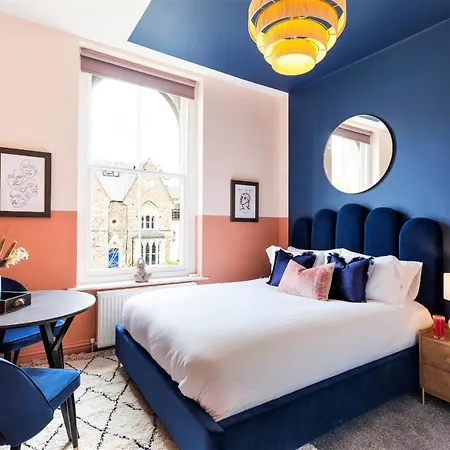 Clifton House I Free Private Parking