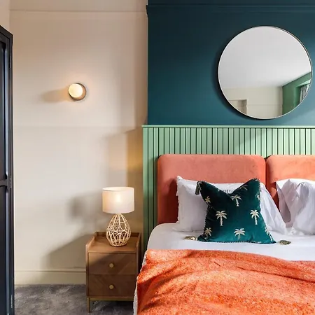 Clifton House I Free Private Parking Apartment