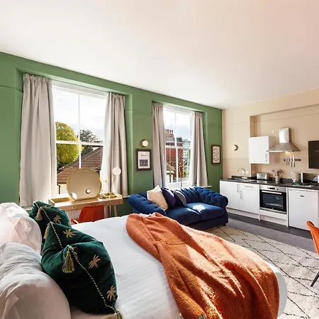 Clifton House I Free Private Parking * Bristol