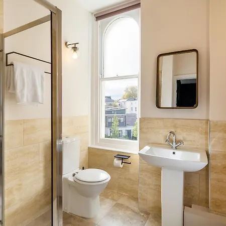 Clifton House I Free Private Parking *