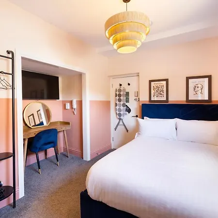 Clifton House I Free Private Parking *