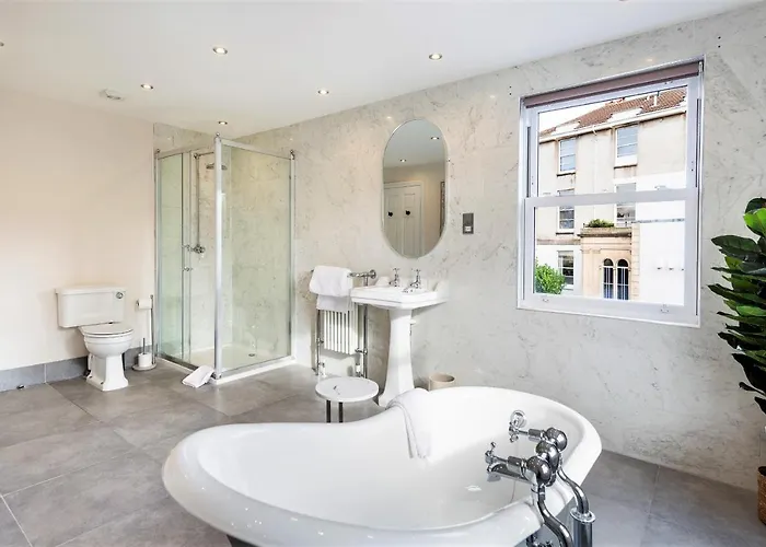 Clifton House I Free Private Parking *