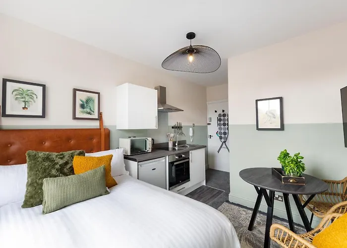 Clifton House I Free Private Parking