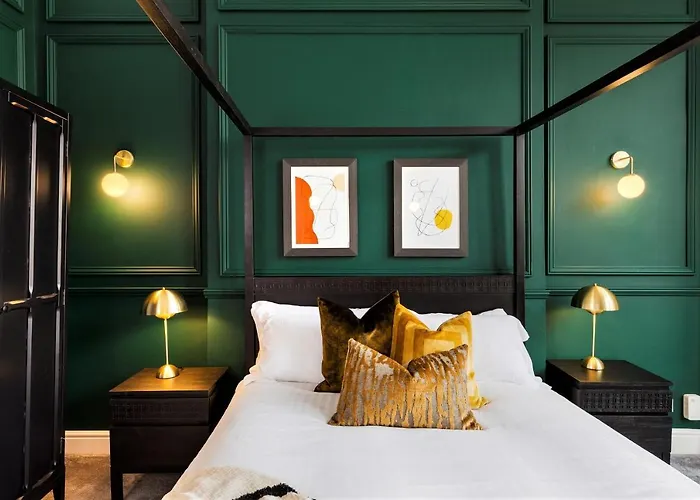 Clifton House I Free Private Parking