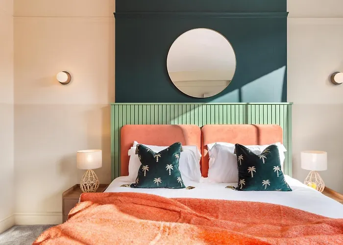 Clifton House I Free Private Parking * Bristol