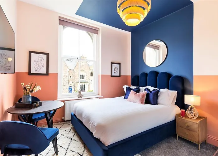 Clifton House I Free Private Parking