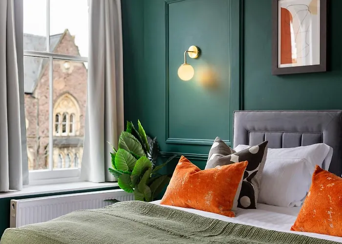 Clifton House I Free Private Parking Bristol