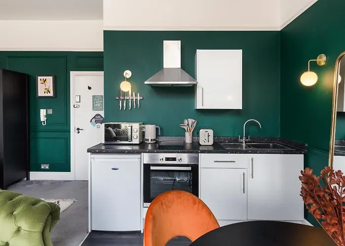 Clifton House I Free Private Parking *