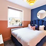 Clifton House I Free Private Parking *