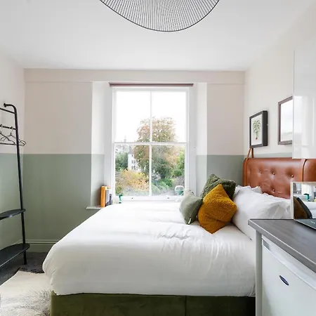 Clifton House I Free Private Parking Bristol