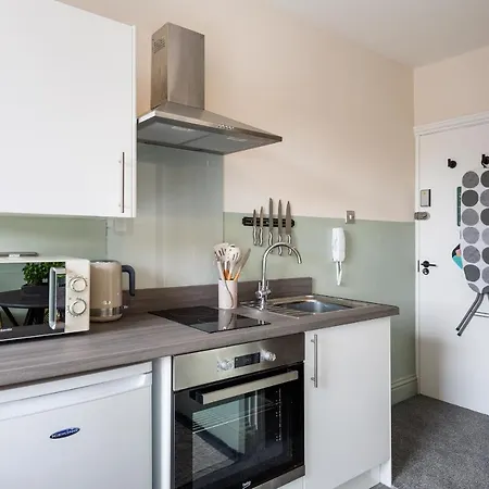 Clifton House I Free Private Parking * Bristol