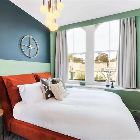 Clifton House I Free Private Parking *