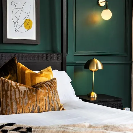 Clifton House I Free Private Parking