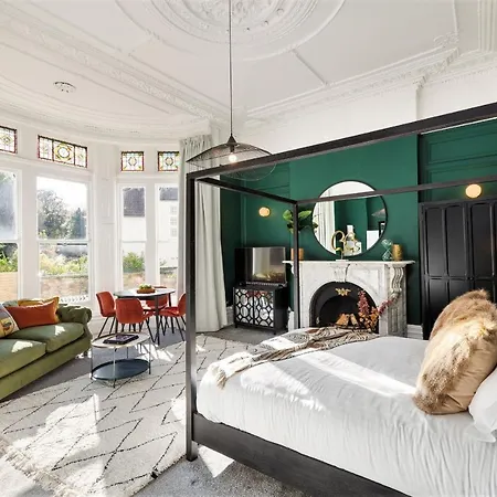 Clifton House I Free Private Parking Bristol