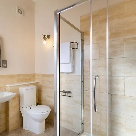 Clifton House I Free Private Parking * Bristol