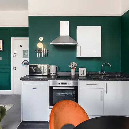 Clifton House I Free Private Parking *