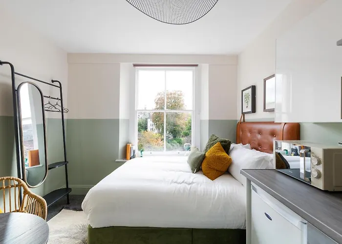 Clifton House I Free Private Parking Bristol