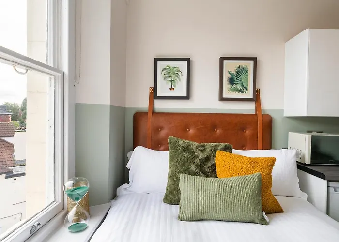 Clifton House I Free Private Parking