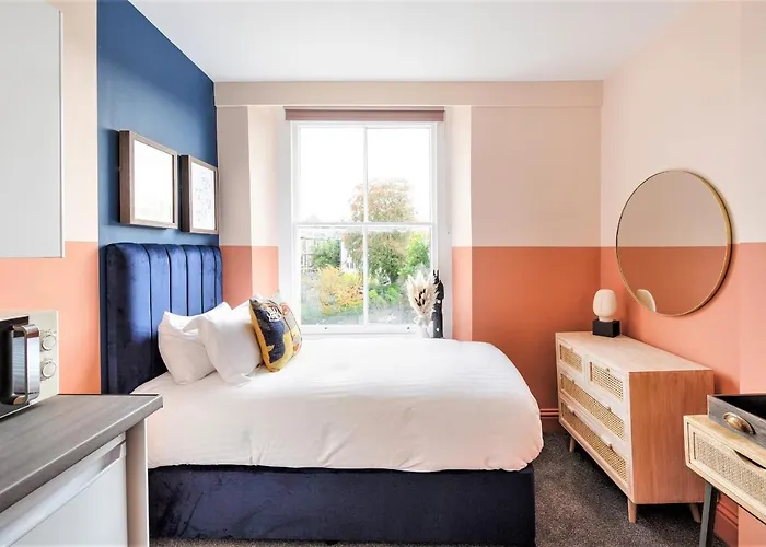 Clifton House I Free Private Parking شقة