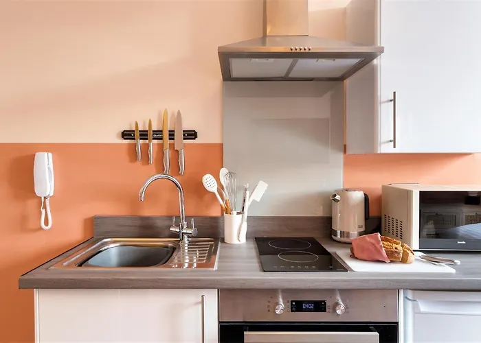 Clifton House I Free Private Parking *