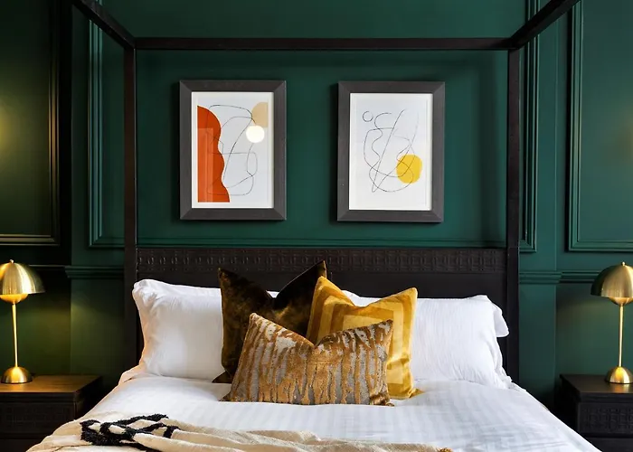 Clifton House I Free Private Parking *