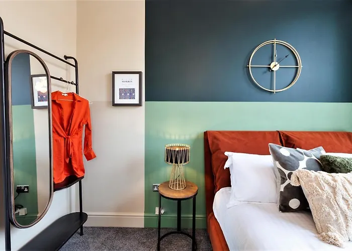 Clifton House I Free Private Parking Bristol