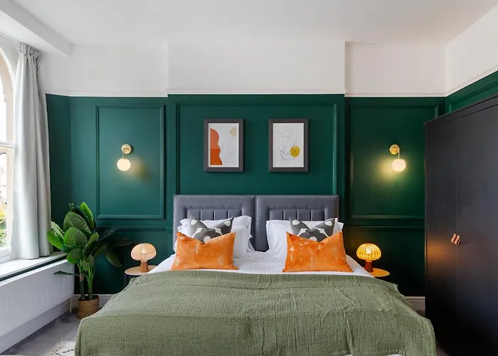 Clifton House I Free Private Parking *