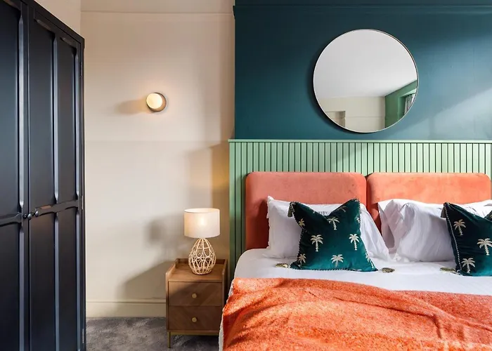 Clifton House I Free Private Parking شقة