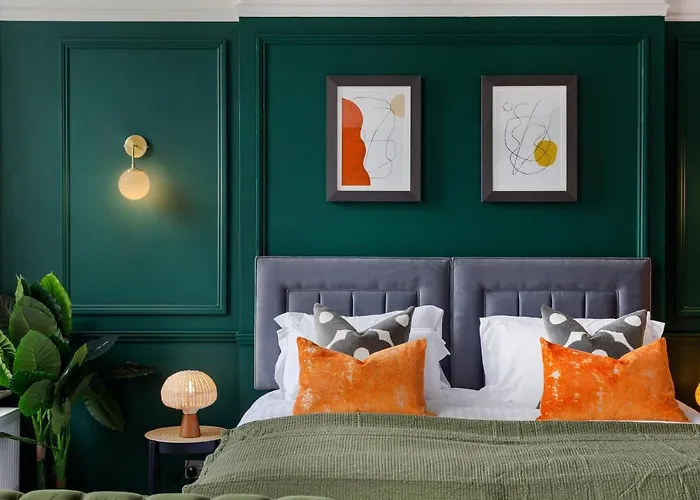 Clifton House I Free Private Parking *